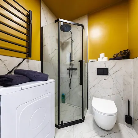 M1 Aura With Ac, Free Parking By Staynest Rzeszów